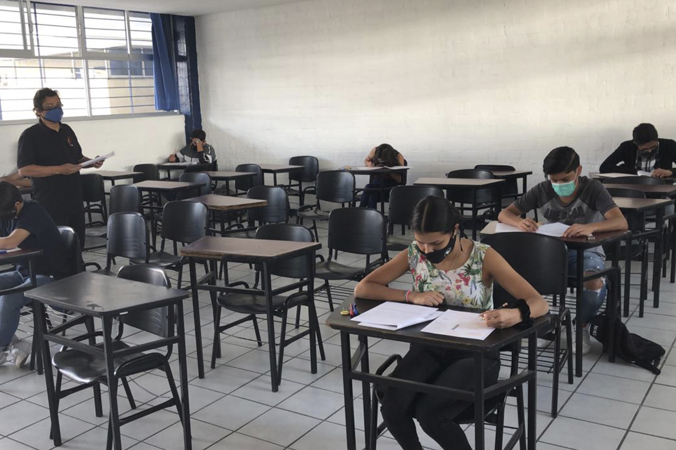 Aplican prueba Planea a 16 Prepas UDG