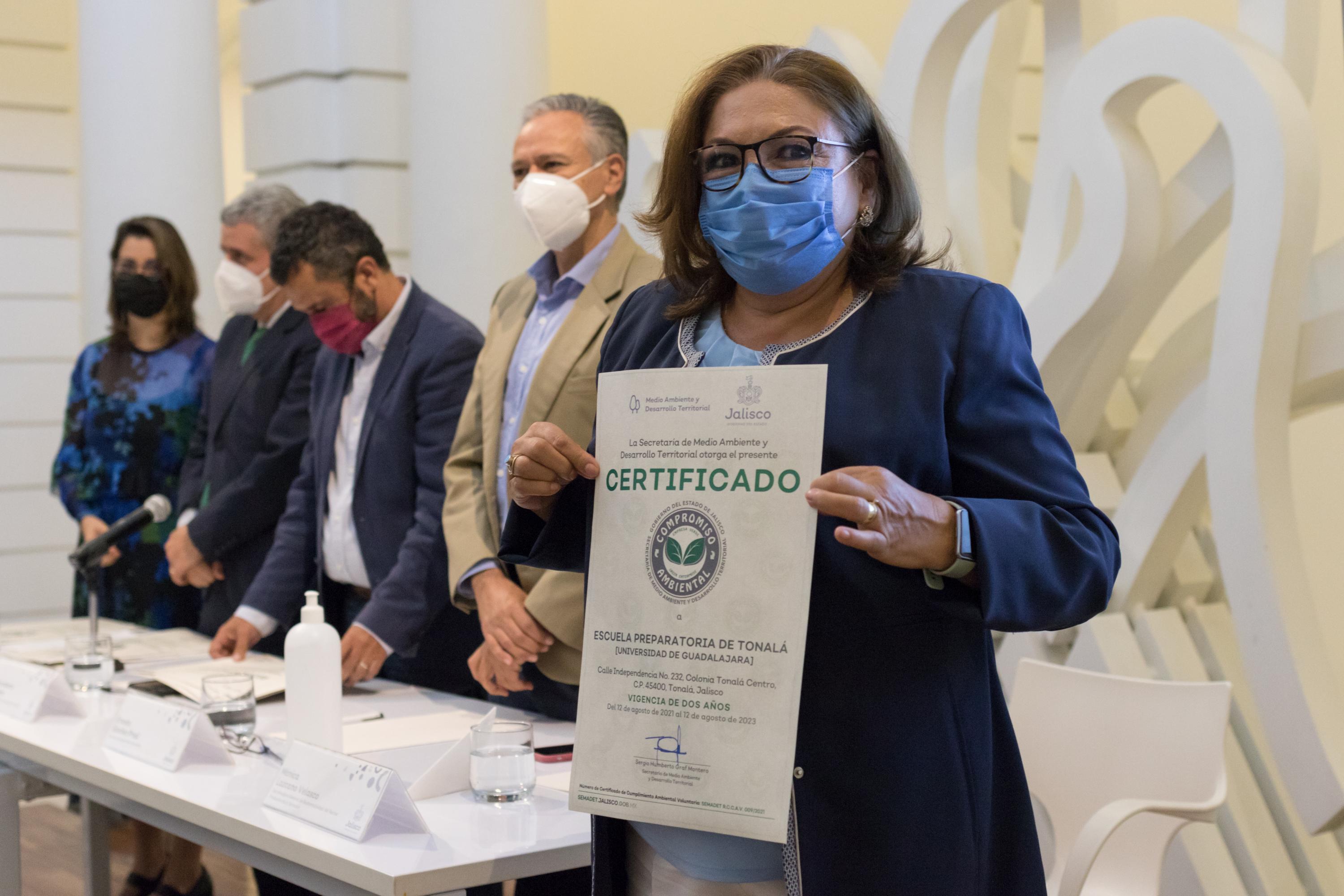 Refrenda la Preparatoria de Tonalá su compromiso con el medio ambiente con certificación de la Semadet