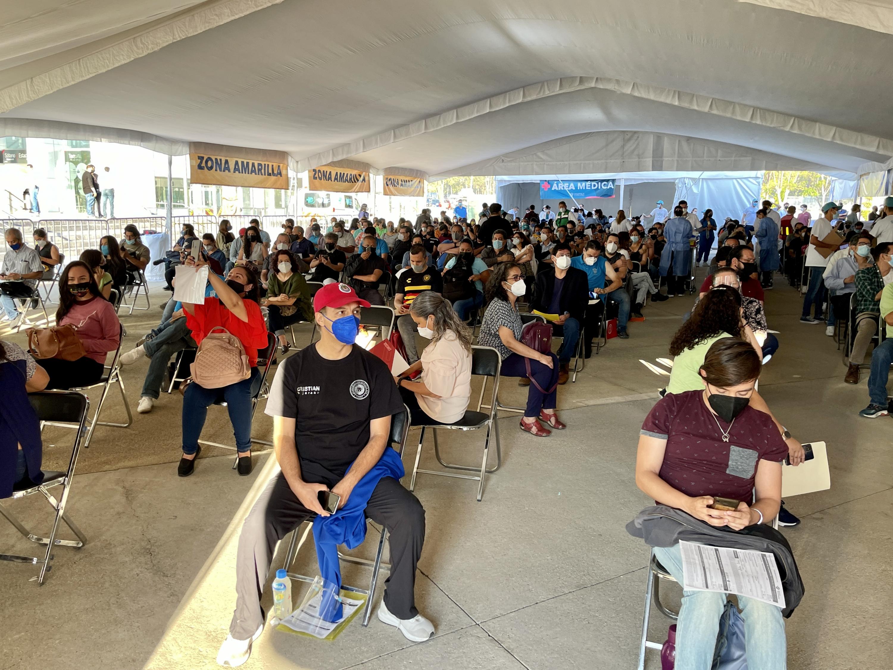 Inicia vacunación de personal de la UdeG en todo Jalisco
