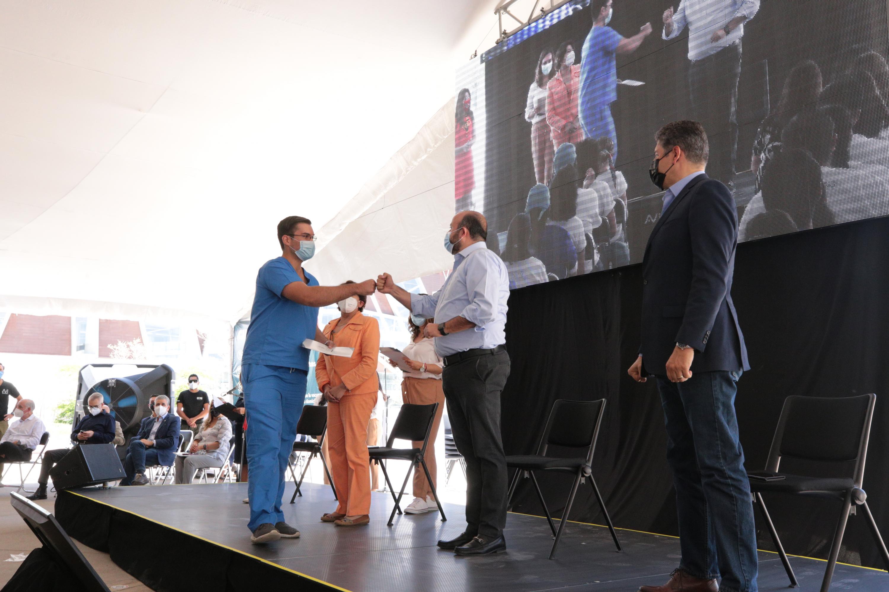 Reconocen labor de voluntarios del Programa de vacunación de la UdeG