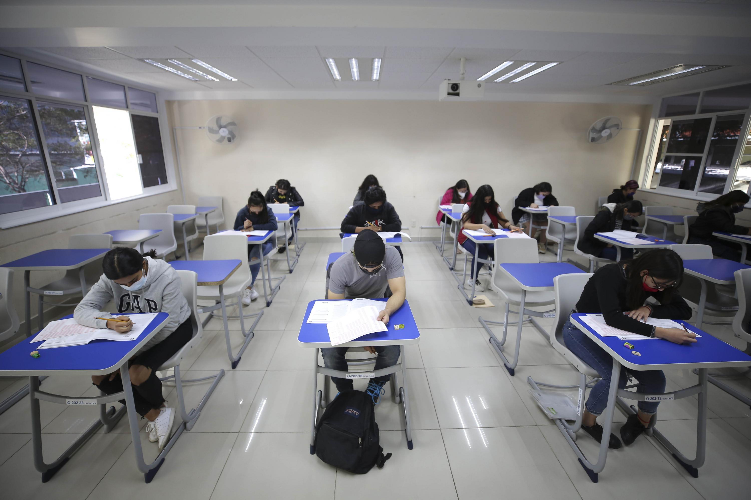 Casi 34 mil aspirantes a licenciatura de la UdeG realizarán examen el próximo sábado
