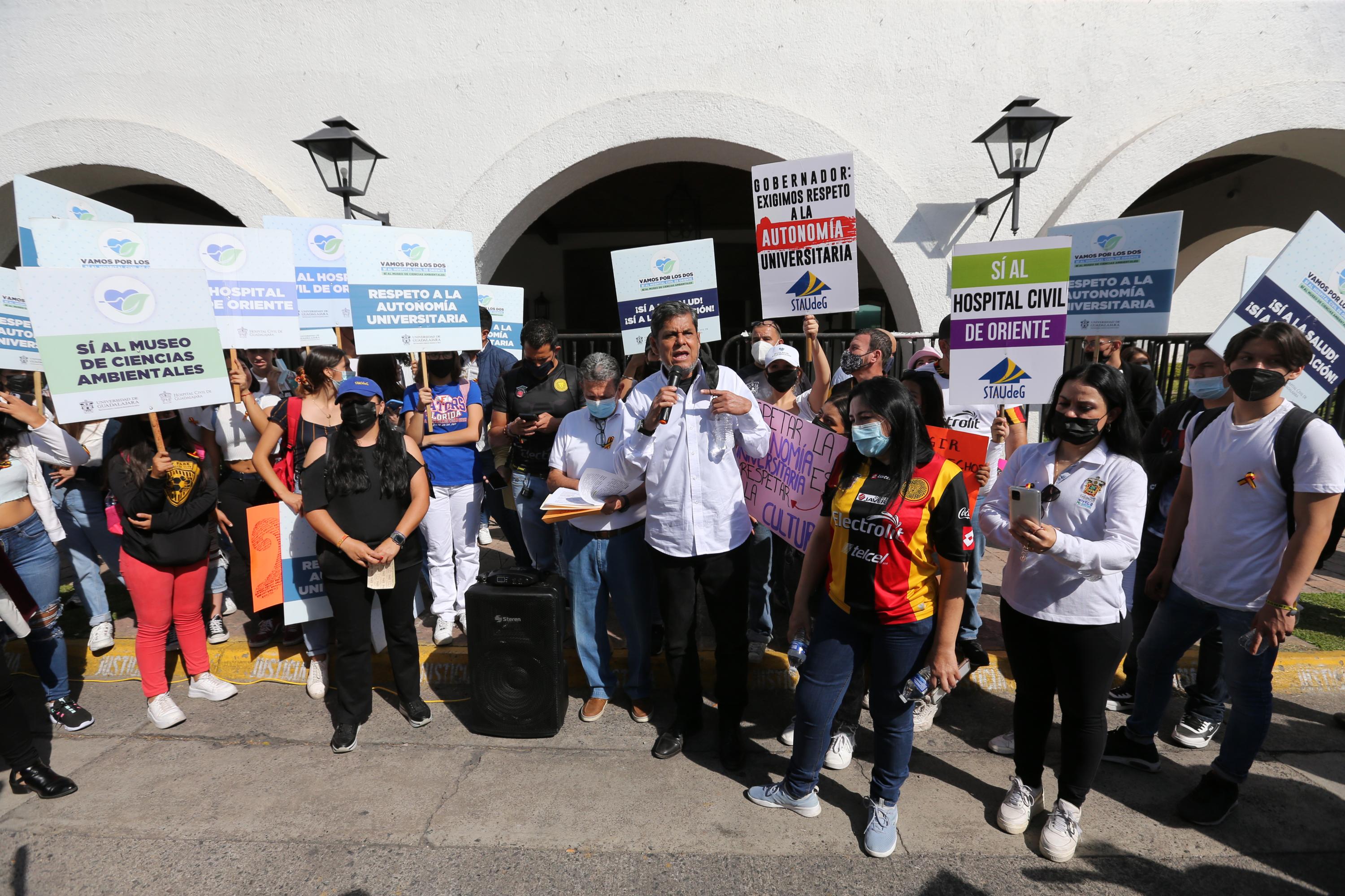 Universitarios de Preparatoria 11 exigieron respeto a la autonomía universitaria