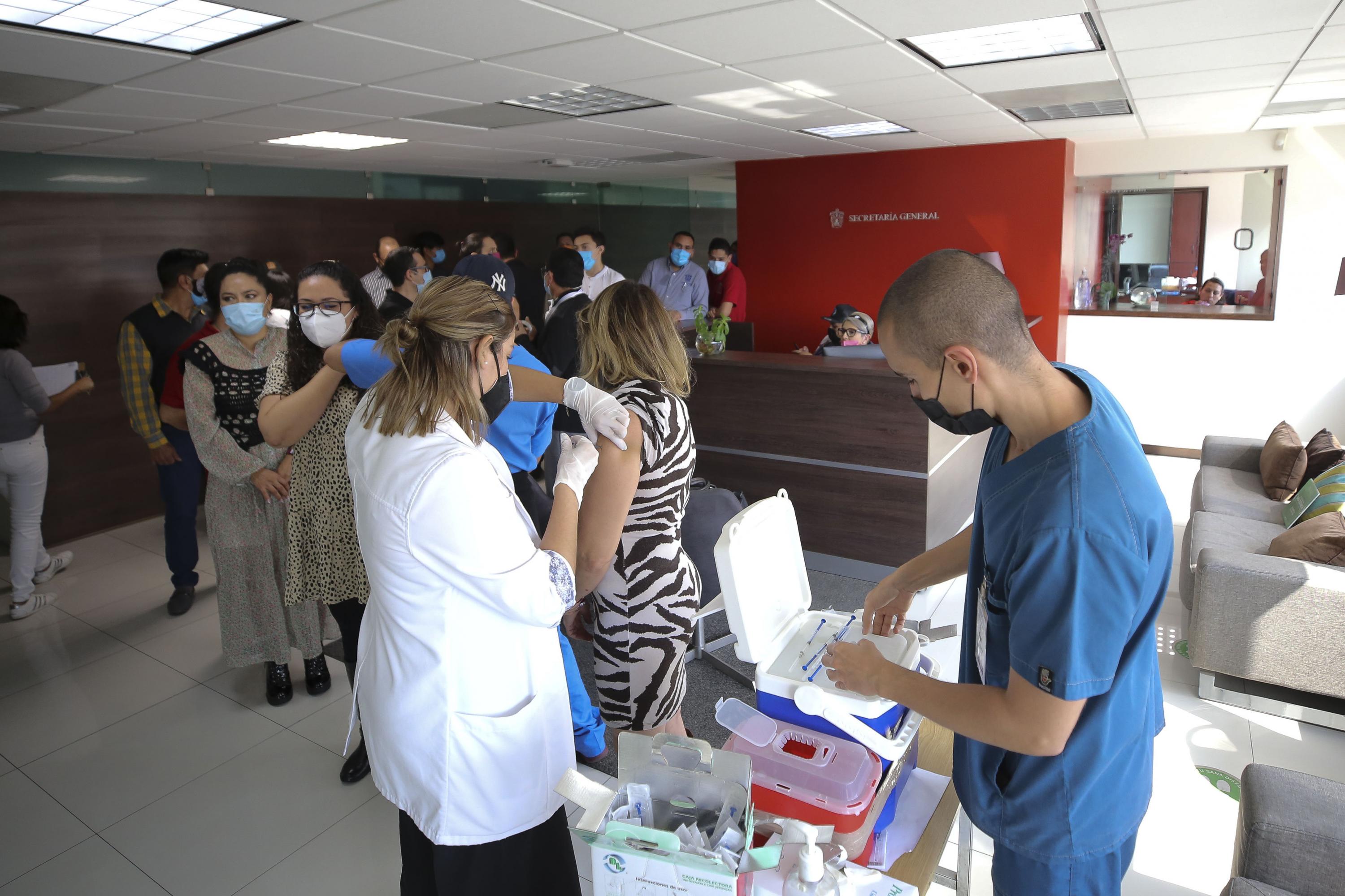 Arranca en la UdeG la campaña de vacunación contra influenza 